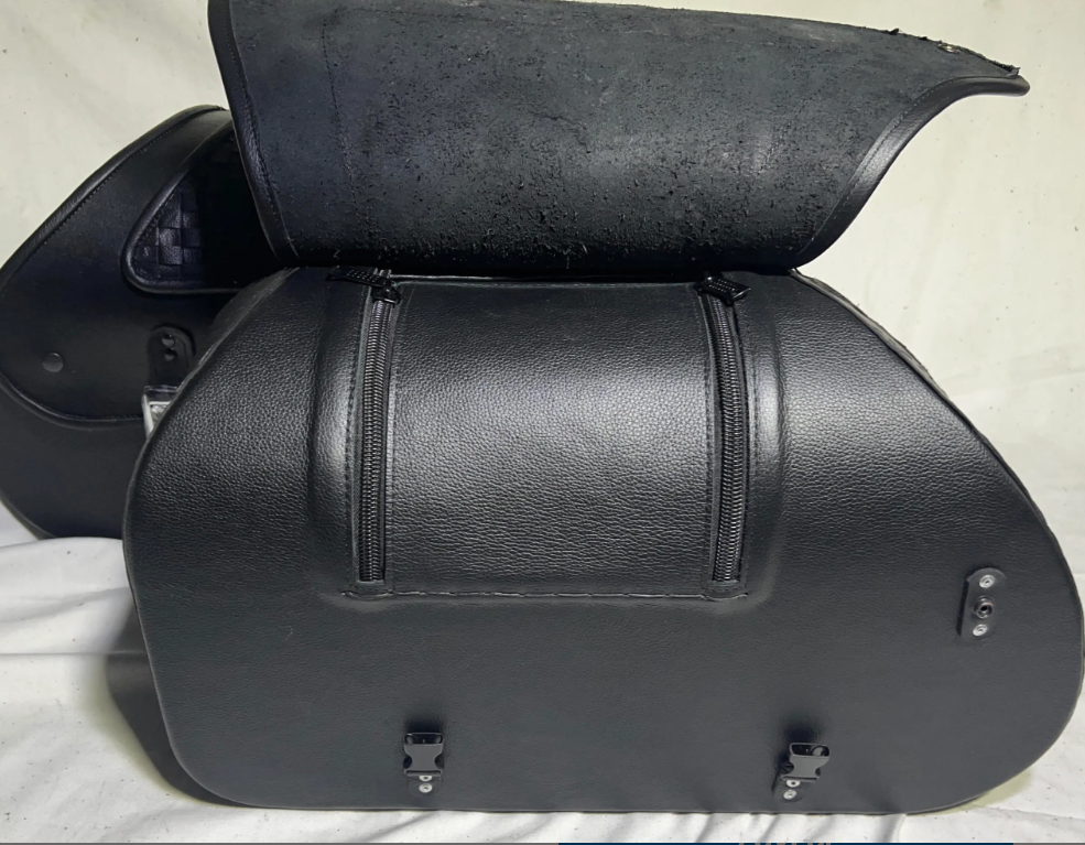 423F- Saddleline Harley-Davidson Softail Deluxe FLSTN Saddlebags With Quick Detaching Mounting. - Image 6