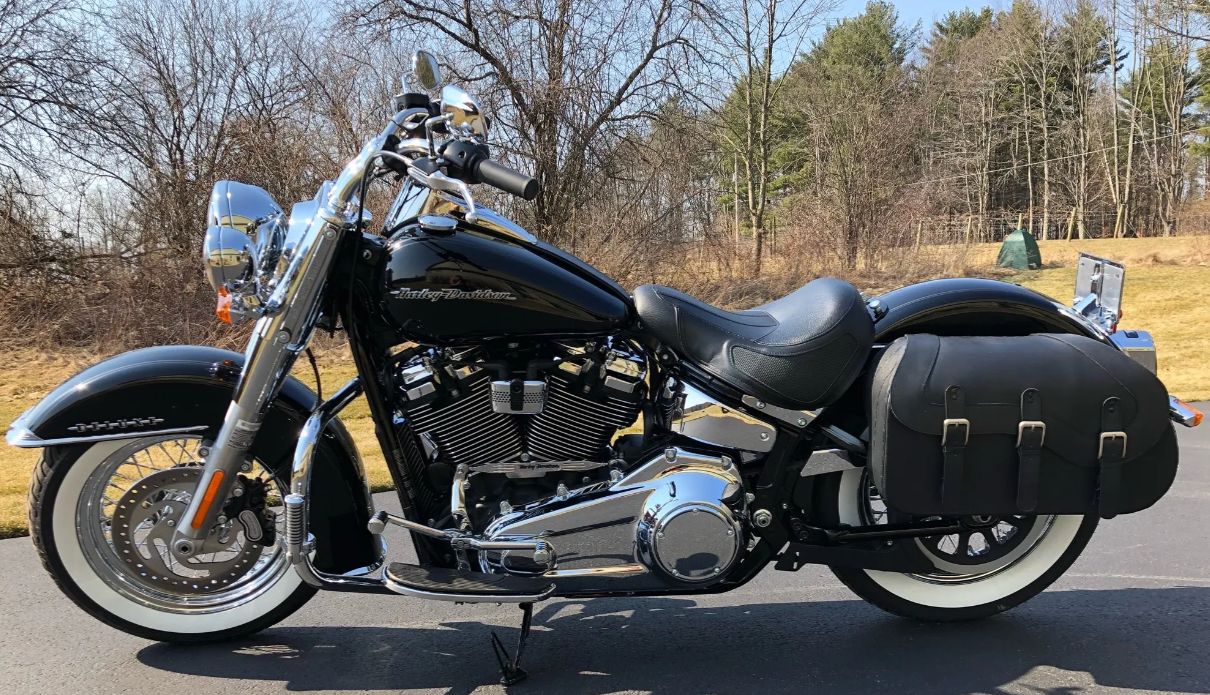 426F3- Saddleline Harley-Davidson Softail Deluxe FLD and FLDE Saddlebags With Quick Mounting. ( Fitment 2018-2019-2020-2021). - Image 2
