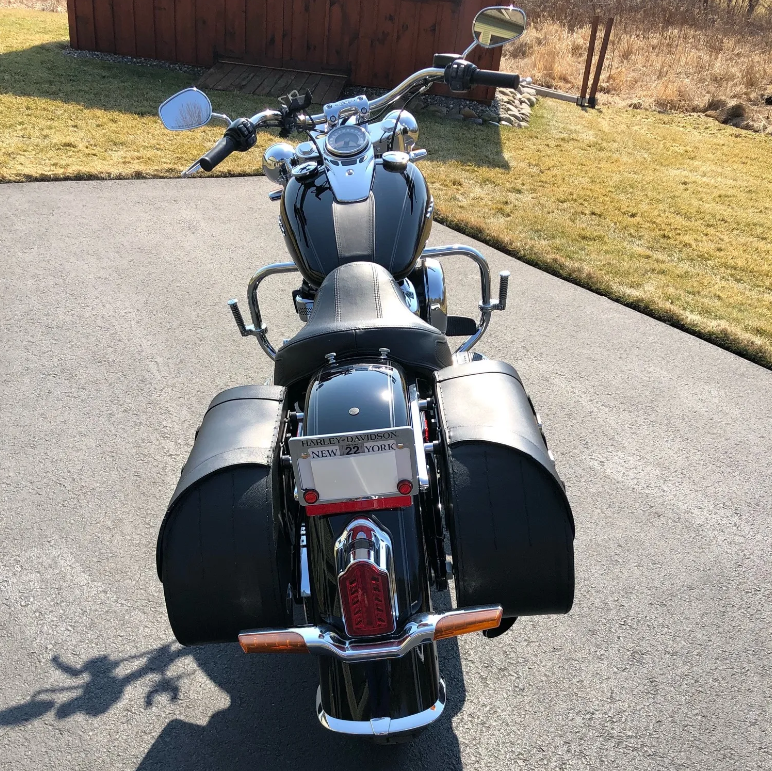 426F3- Saddleline Harley-Davidson Softail Deluxe FLD and FLDE Saddlebags With Quick Mounting. ( Fitment 2018-2019-2020-2021). - Image 3