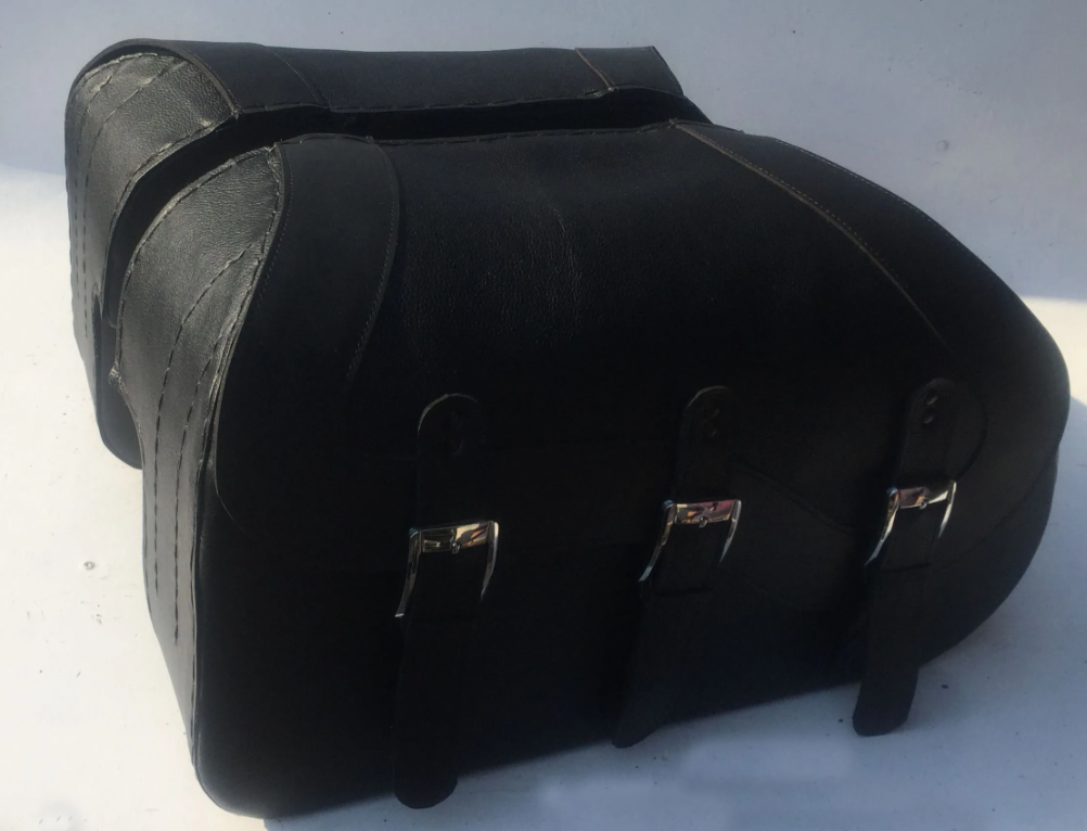 426F3- Saddleline Harley-Davidson Softail Deluxe FLD and FLDE Saddlebags With Quick Mounting. ( Fitment 2018-2019-2020-2021). - Image 4