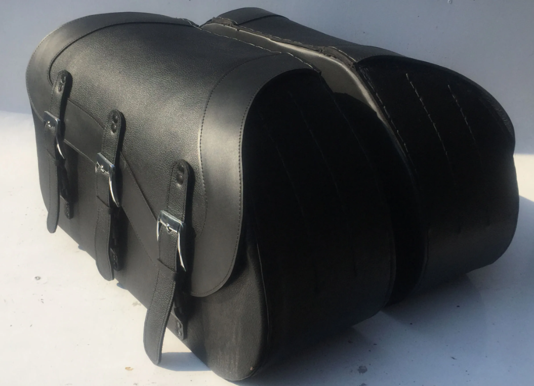 426F3- Saddleline Harley-Davidson Softail Deluxe FLD and FLDE Saddlebags With Quick Mounting. ( Fitment 2018-2019-2020-2021). - Image 6