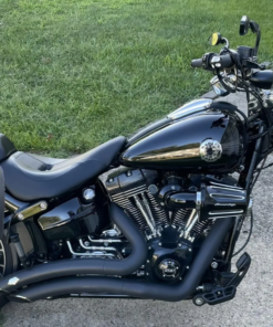 433F- Saddleline Harley-Davidson Softail Breakout FXSB & FXSBSE Saddlebags With Quick Detaching Mounting Brackets.