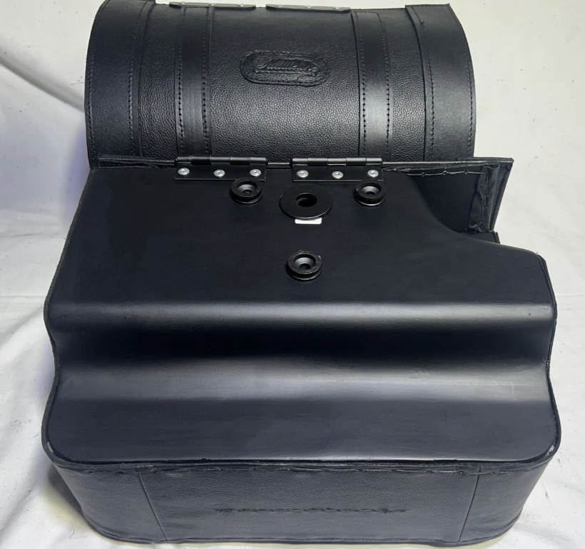 433F- Saddleline Harley-Davidson Softail Breakout FXSB & FXSBSE Saddlebags With Quick Detaching Mounting Brackets. - Image 8