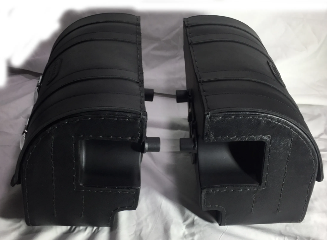 904-SADDLELINE Harley-Davidson Softail Blackline Saddlebags With Quick Disconnect Mounting. - Image 6