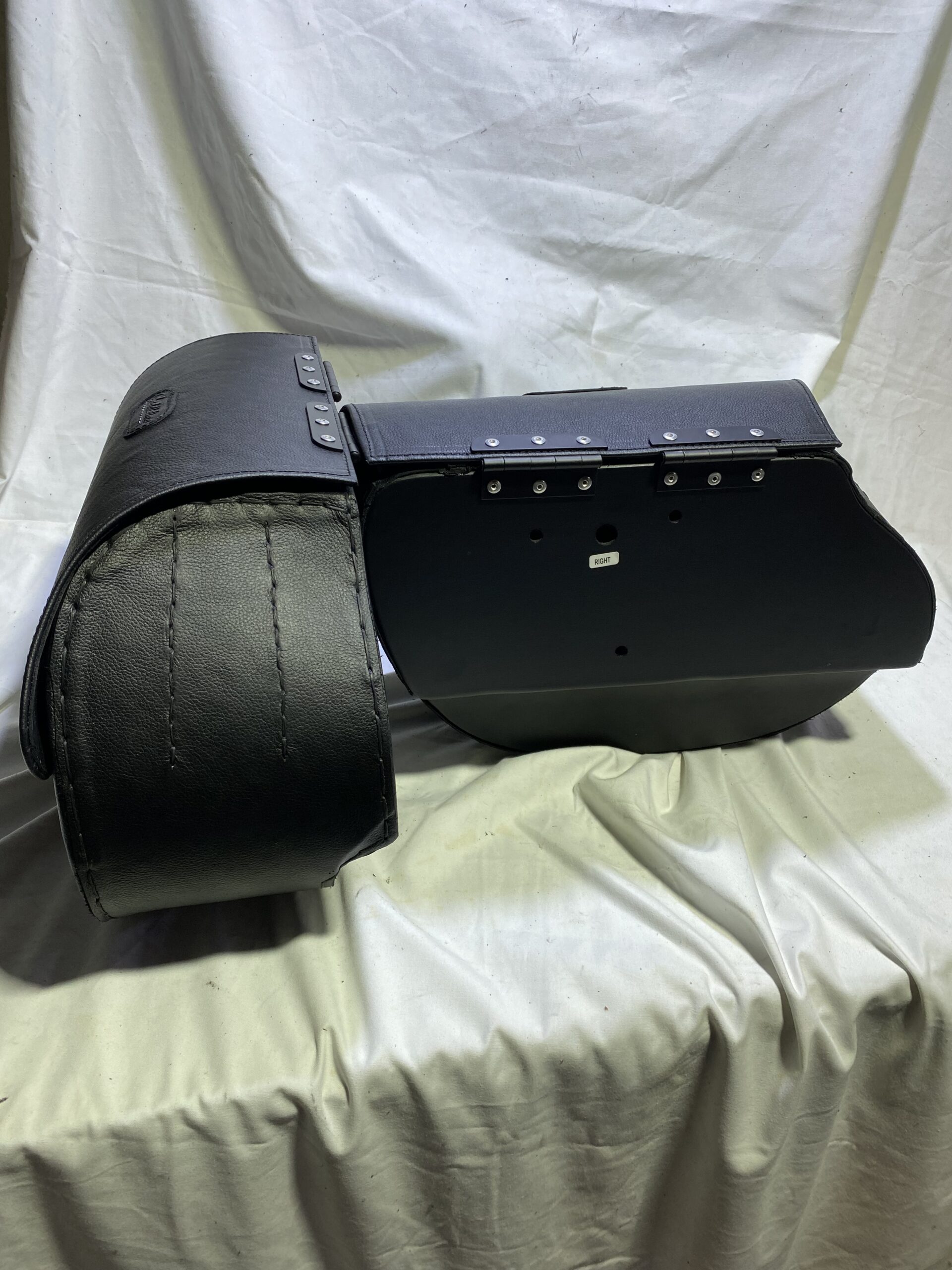 1011L- Saddleline Harley-Davidson Dyna Super Glide FXDC FXD Saddlebags With Quick Mounting. - Image 5