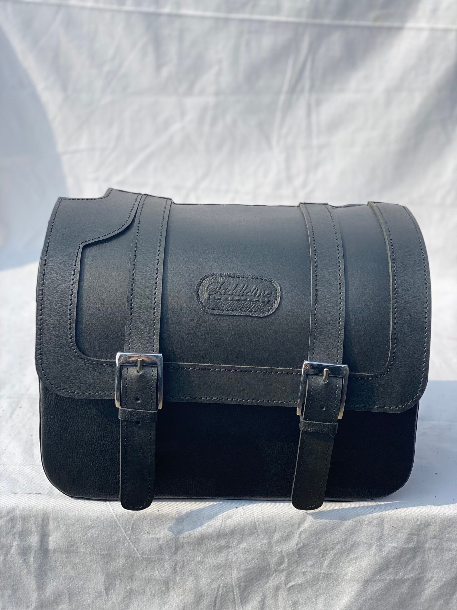 SS481F2-Saddleline Harley-Davidson Saddlebags for Softail Standard FXST With Quick Disconnect Mounts. Classic 2 Buckles. - Image 2