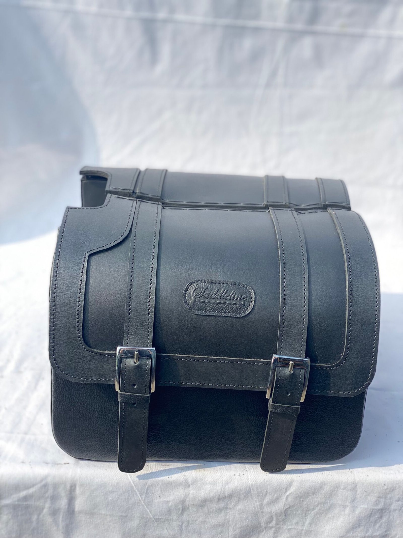 SS481F2-Saddleline Harley-Davidson Saddlebags for Softail Standard FXST With Quick Disconnect Mounts. Classic 2 Buckles. - Image 3