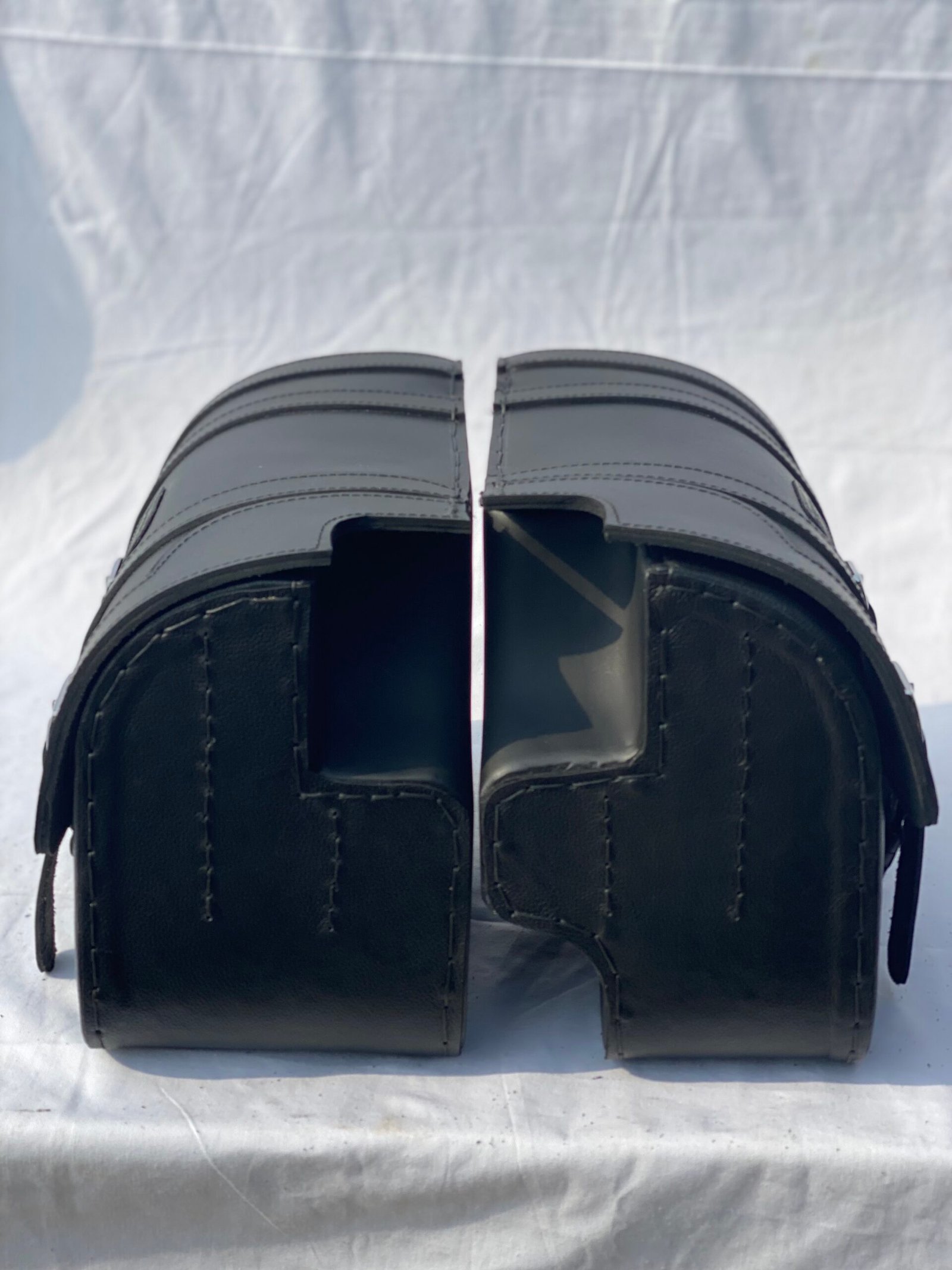 SS481F2-Saddleline Harley-Davidson Saddlebags for Softail Standard FXST With Quick Disconnect Mounts. Classic 2 Buckles. - Image 4