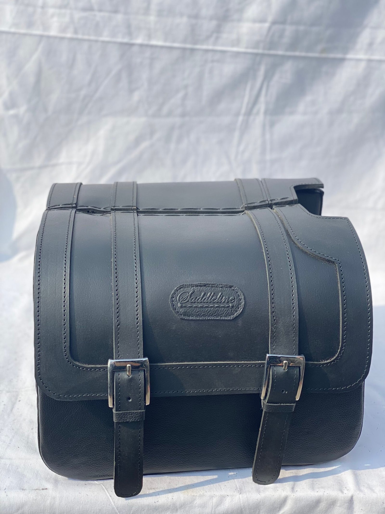 SS481F2-Saddleline Harley-Davidson Saddlebags for Softail Standard FXST With Quick Disconnect Mounts. Classic 2 Buckles. - Image 5