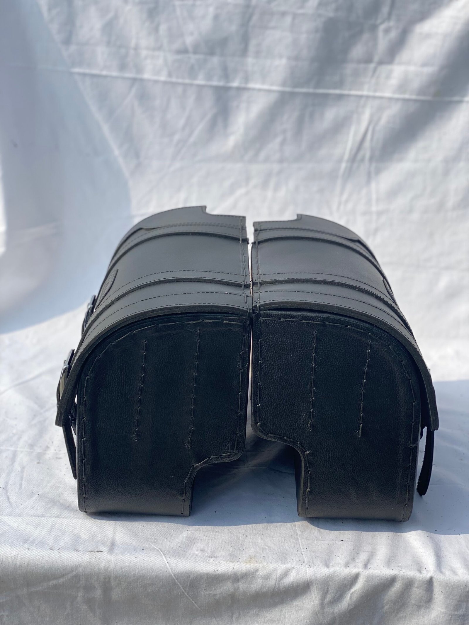 SS481F2-Saddleline Harley-Davidson Saddlebags for Softail Standard FXST With Quick Disconnect Mounts. Classic 2 Buckles. - Image 6