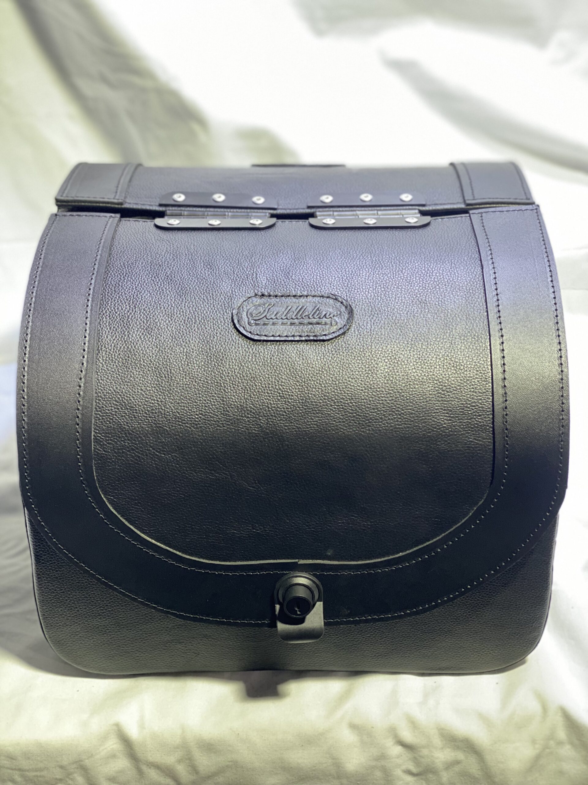 437L- Saddleline Harley-Davidson Softail Breakout FXSB / FXSBSE Saddlebags With Quick Disconnect Mounts. - Image 2