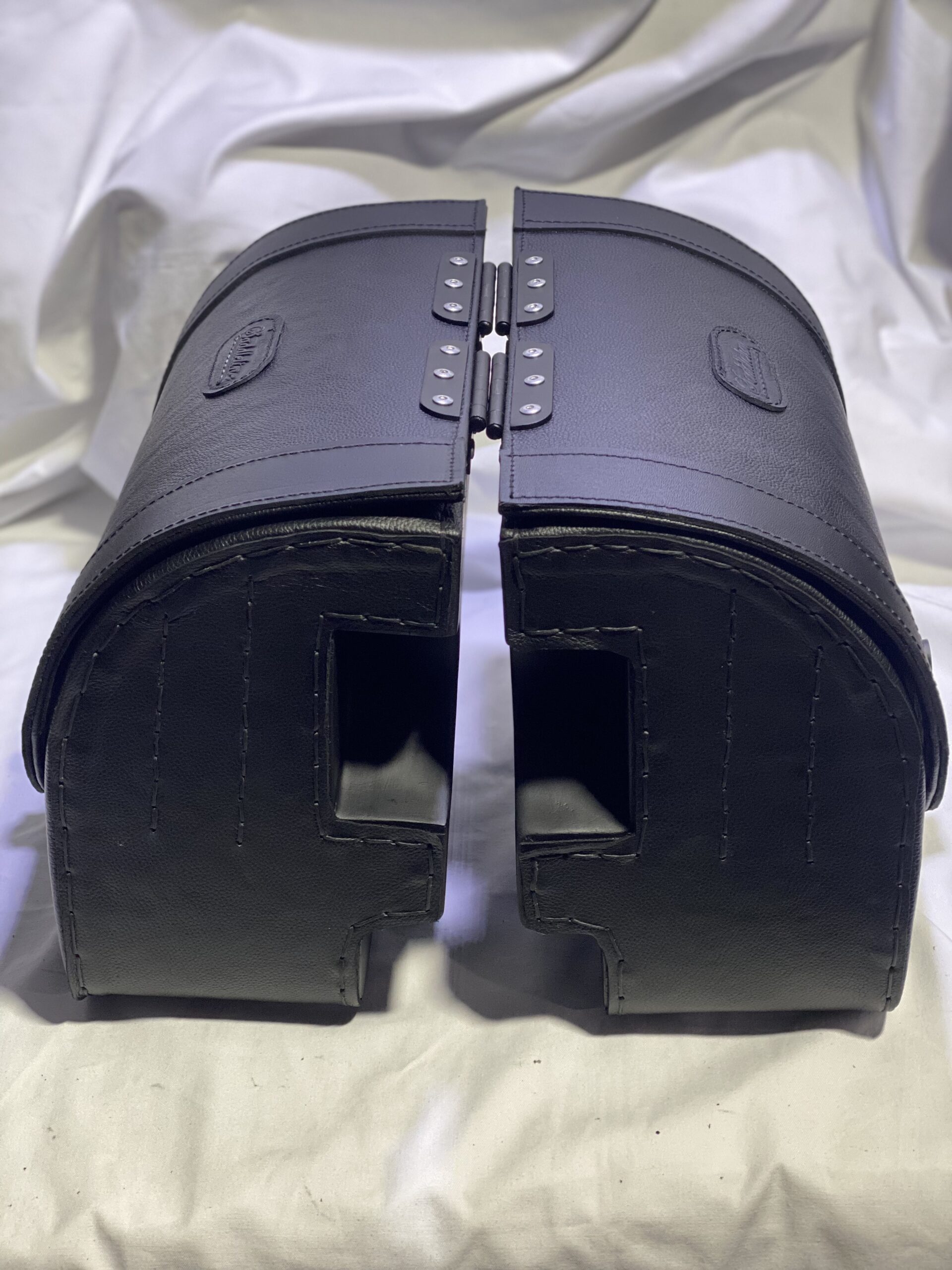 409L-Saddleline Harley_Davidson Softail Slim FLS & FLSS Saddlebags /Quick Detach Mounts/Lockable. (Years 2012-2017) - Image 2