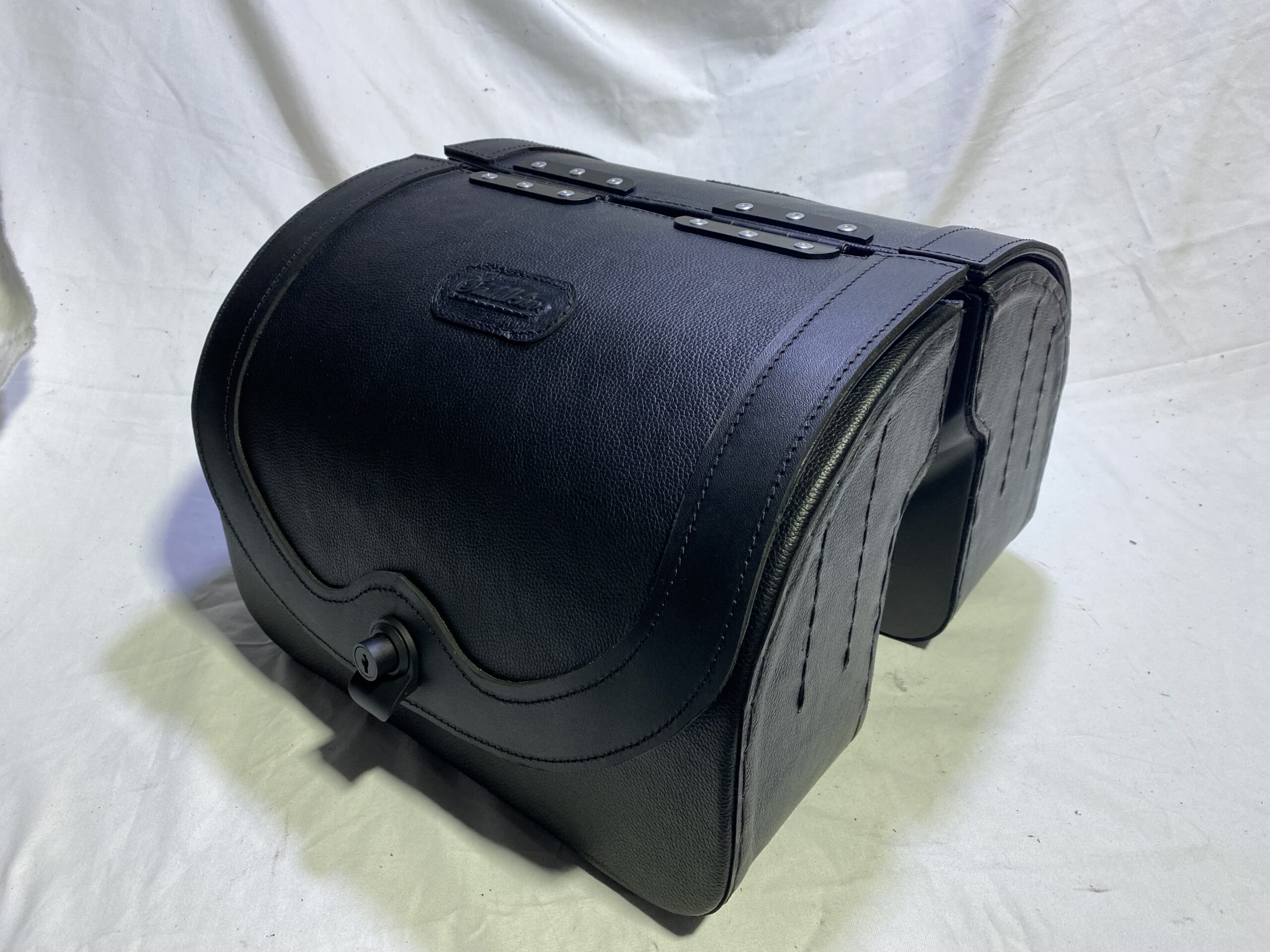 SS480L- Saddleline Harley-Davidson Saddlebags for Softail Standard FXST Lockable With Quick Disconnect Mounts. - Image 5