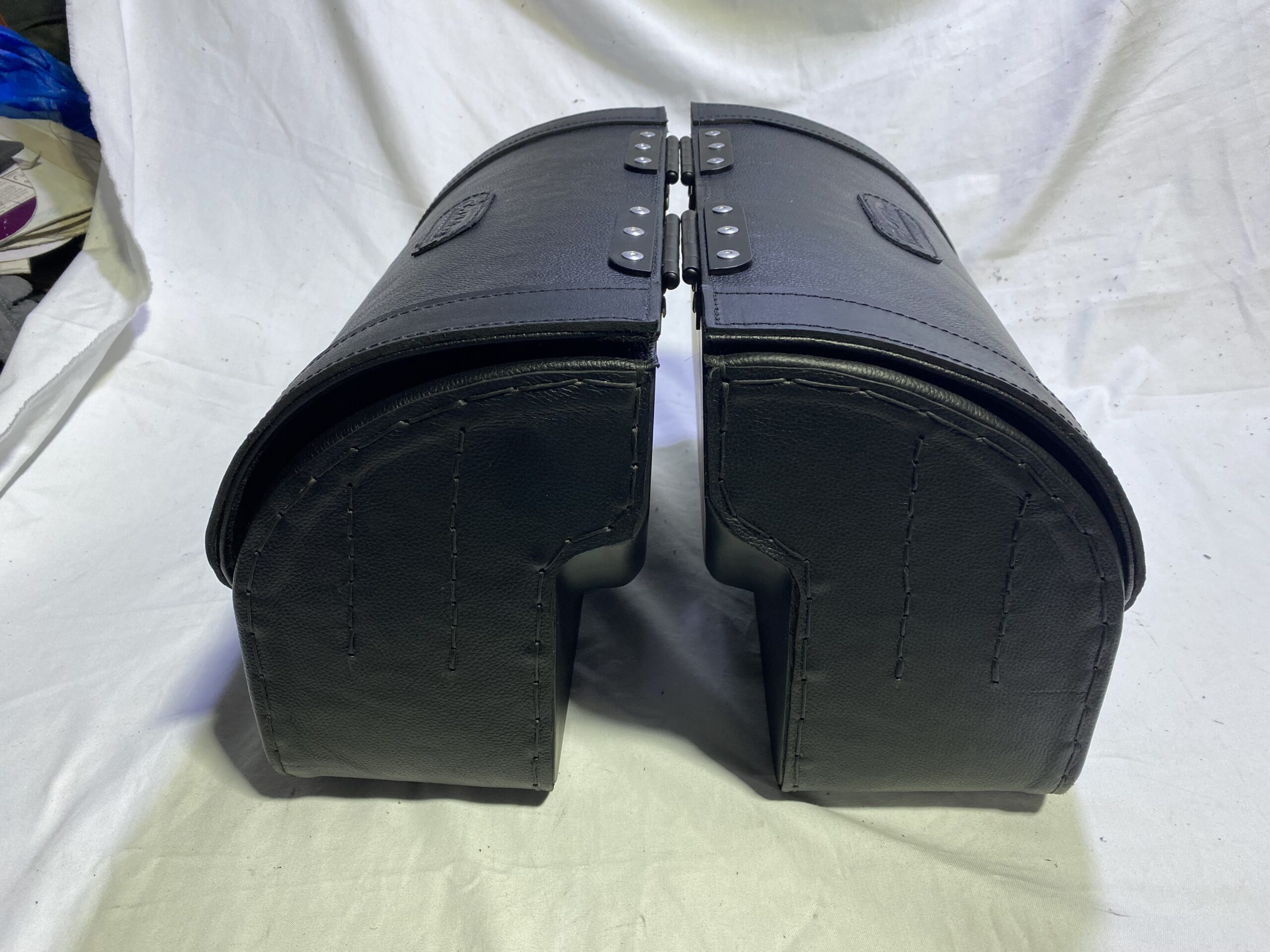 SS480L- Saddleline Harley-Davidson Saddlebags for Softail Standard FXST Lockable With Quick Disconnect Mounts. - Image 4