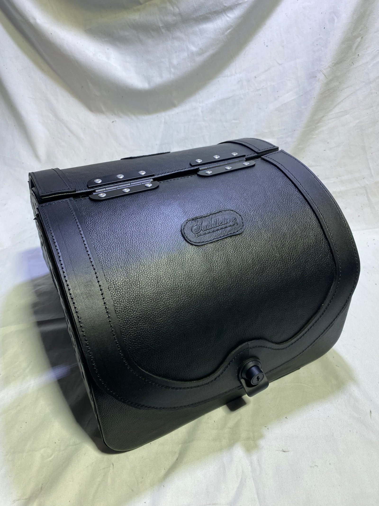 906SQL- Saddleline Harley-Davidson Softail Crossbones FLSTSB Saddlebags with Quick Mounting Hardware. (Lockable) - Image 4