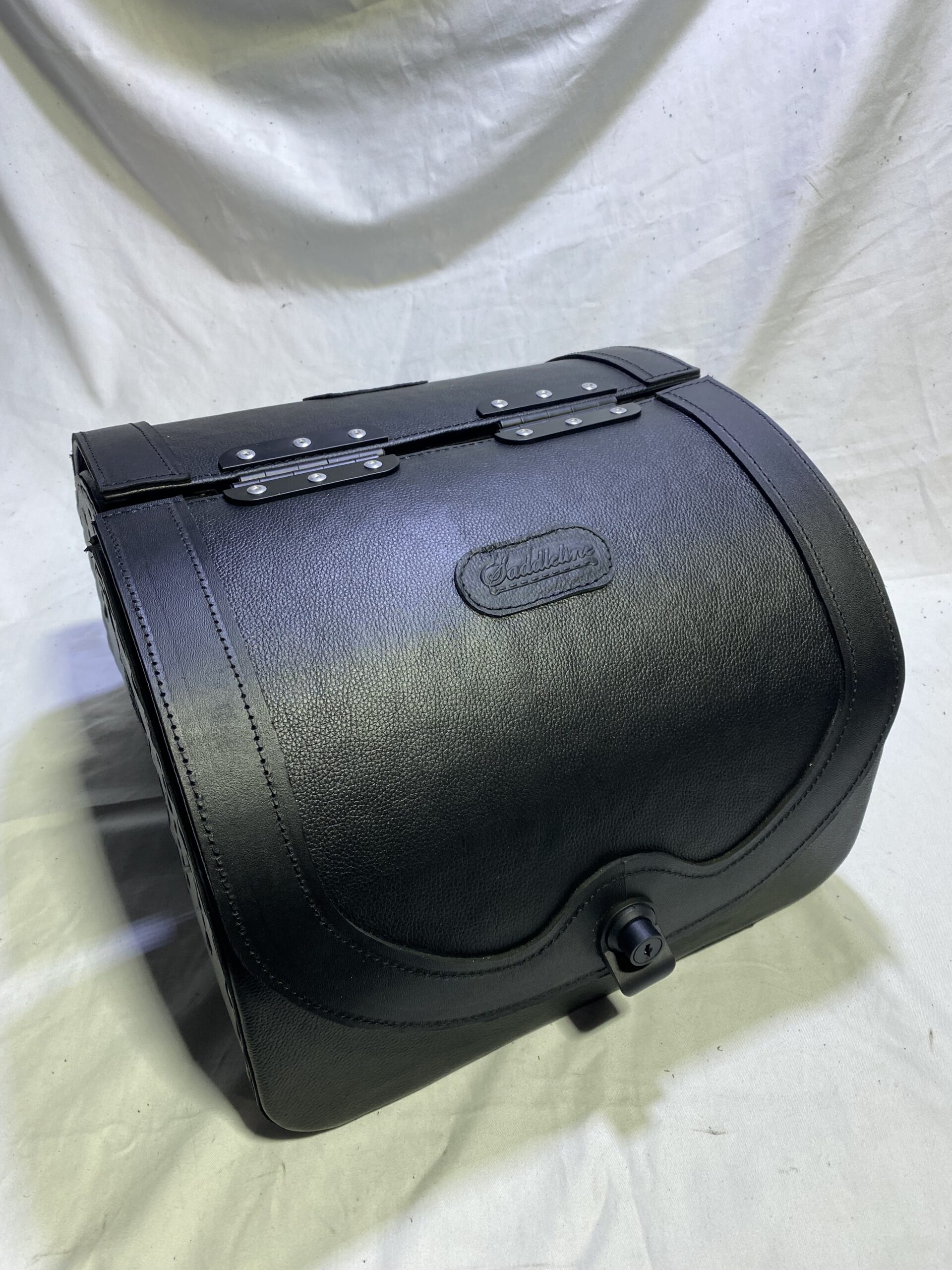 SS480L- Saddleline Harley-Davidson Saddlebags for Softail Standard FXST Lockable With Quick Disconnect Mounts. - Image 3