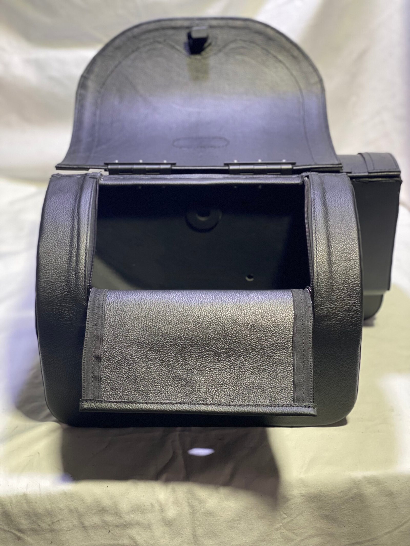 906SQL- Saddleline Harley-Davidson Softail Crossbones FLSTSB Saddlebags with Quick Mounting Hardware. (Lockable) - Image 7