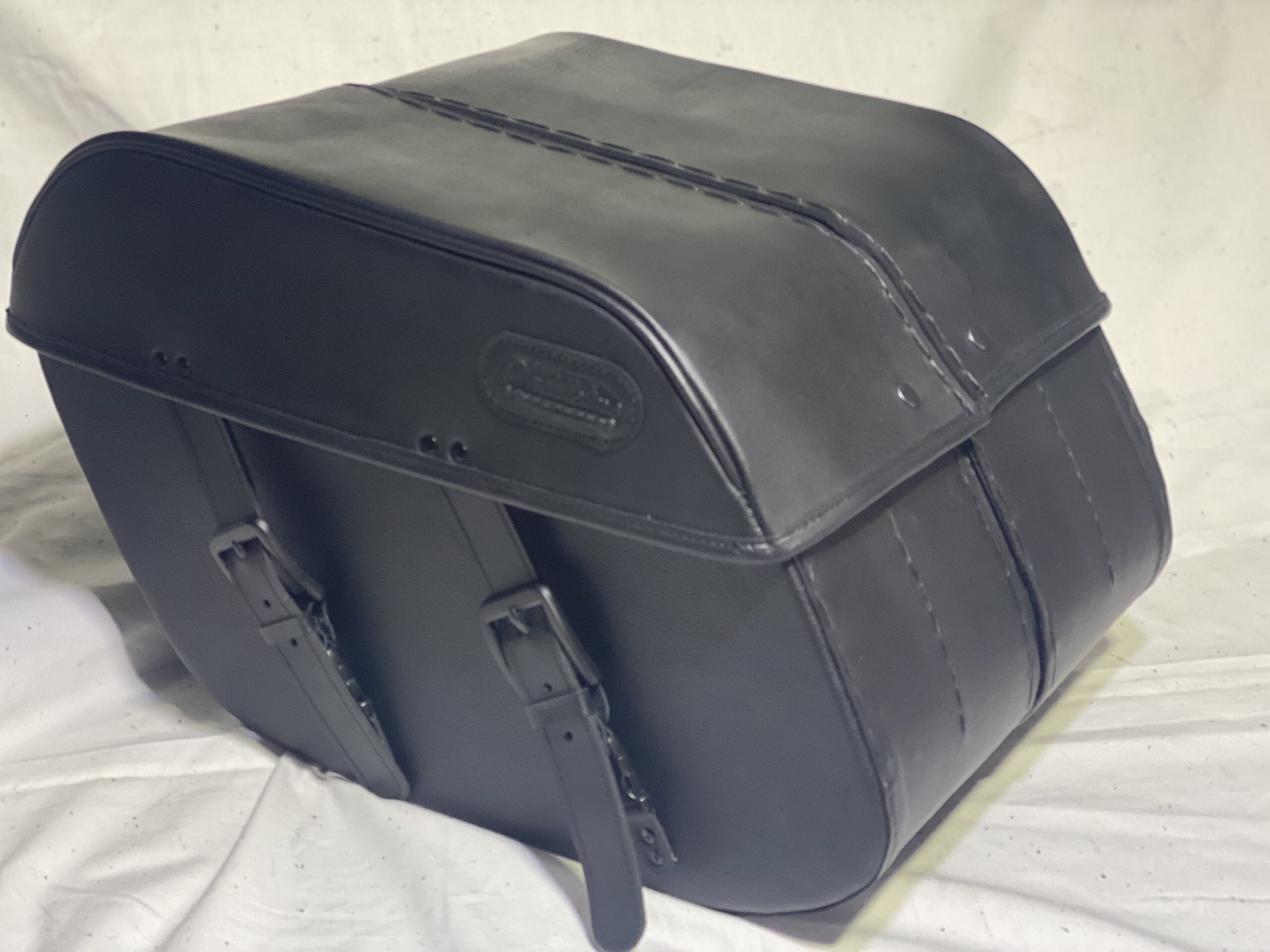 1003F SADDLELINE HARLEY-DAVIDSON Saddlebags for Dyna STREET BOB FXDB  With Quick Mounts. - Image 3