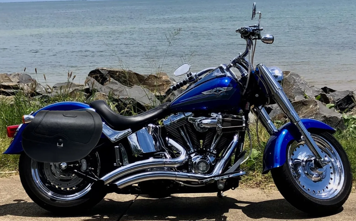 442L-Saddleline Harley-Davidson Softail Fatboy Saddlebags  FLSTF / FLSTFI & CVO Lockable With Quick Detaching Mounting Brackets.