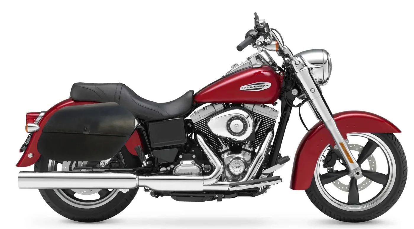4122L- Saddleline Harley-Davidson Dyna Switchback FLD Saddlebags With Quick Detachable Mounts.