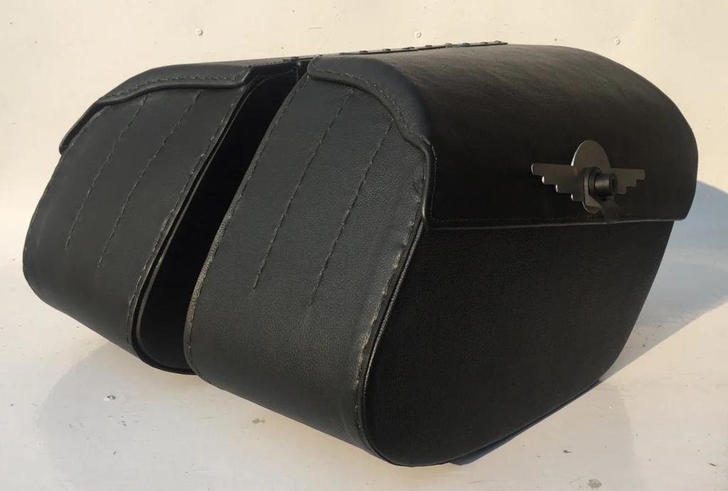 4122L- Saddleline Harley-Davidson Dyna Switchback FLD Saddlebags With Quick Detachable Mounts. - Image 4