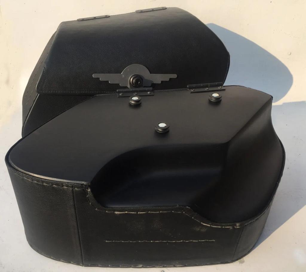 4122L- Saddleline Harley-Davidson Dyna Switchback FLD Saddlebags With Quick Detachable Mounts. - Image 9