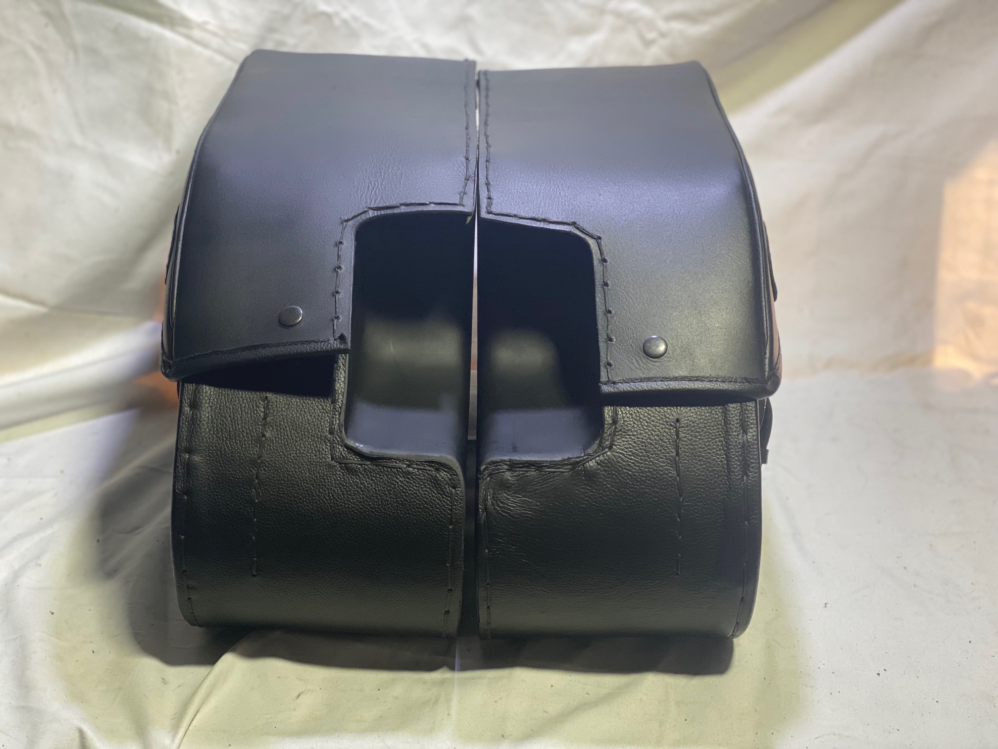 102L-Saddleline Harley-Davidson Softail Standard FXST and FXSTI Saddlebags with Quick Disconnect Mounts. 2000 T0 2008 - Image 8