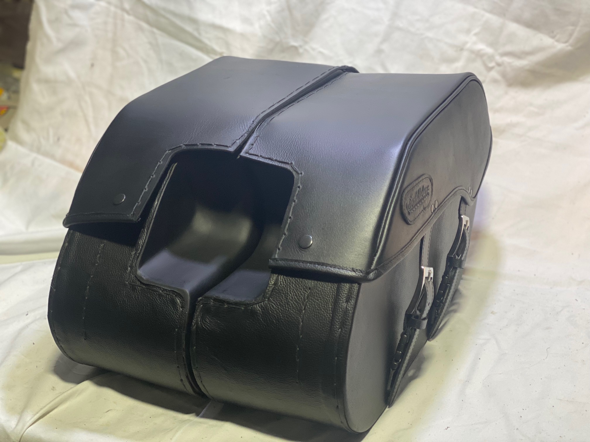102L-Saddleline Harley-Davidson Softail Standard FXST and FXSTI Saddlebags with Quick Disconnect Mounts. 2000 T0 2008 - Image 4