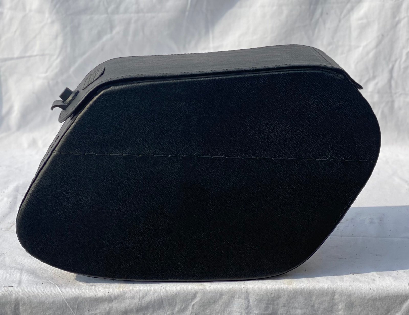 1034LK- Saddleline Harley-Davidson Dyna FatBob FXDF Saddlebags for With Quick Mounts. - Image 2