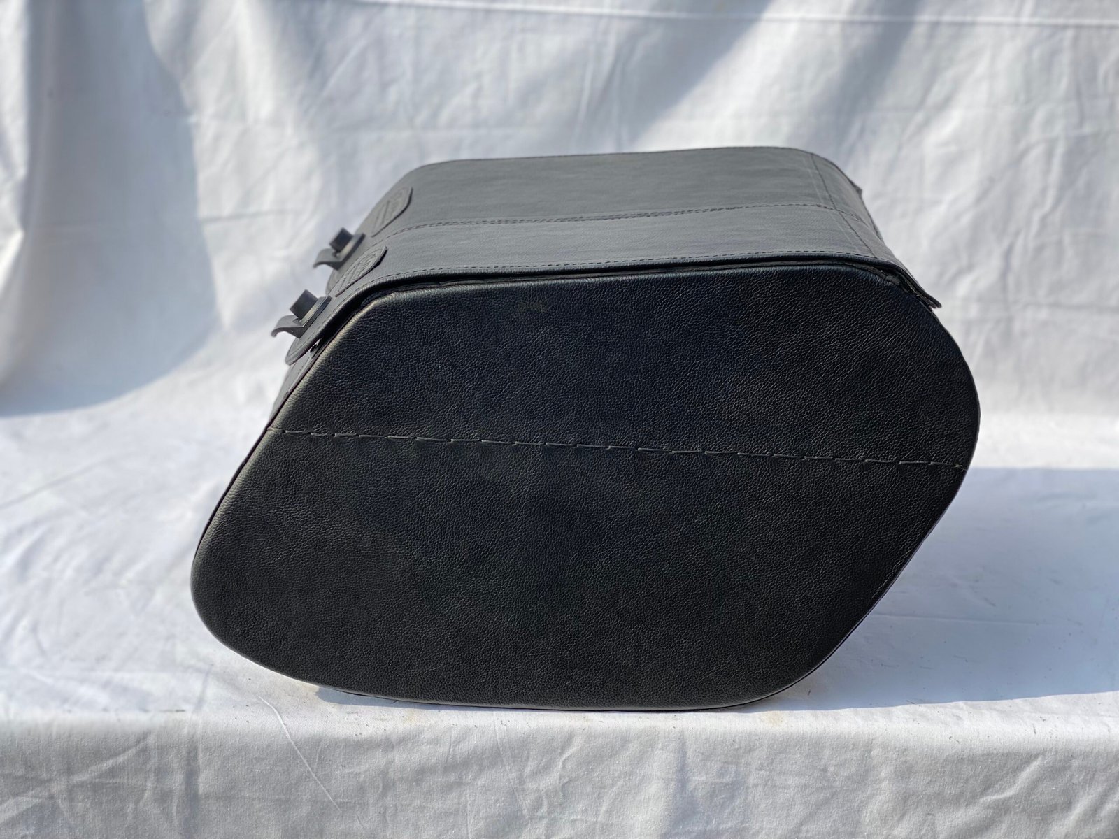 1034LK- Saddleline Harley-Davidson Dyna FatBob FXDF Saddlebags for With Quick Mounts. - Image 3