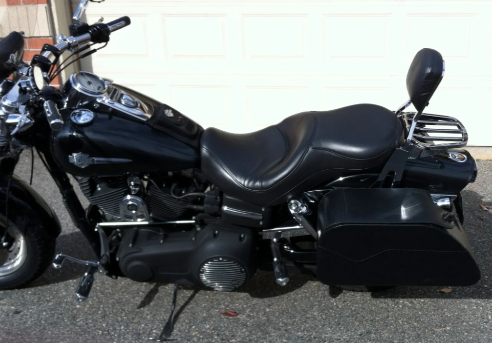 1035L- Saddleline Harley-Davidson Dyna FatBob FXDF Saddlebags Lockable With Quick Mounts. Large Size