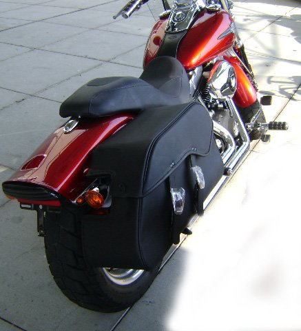 1036F- Saddleline Harley-Davidson Fat Bob FXDF 2008-2013 Saddlebags with Quick detaching Mounts.
