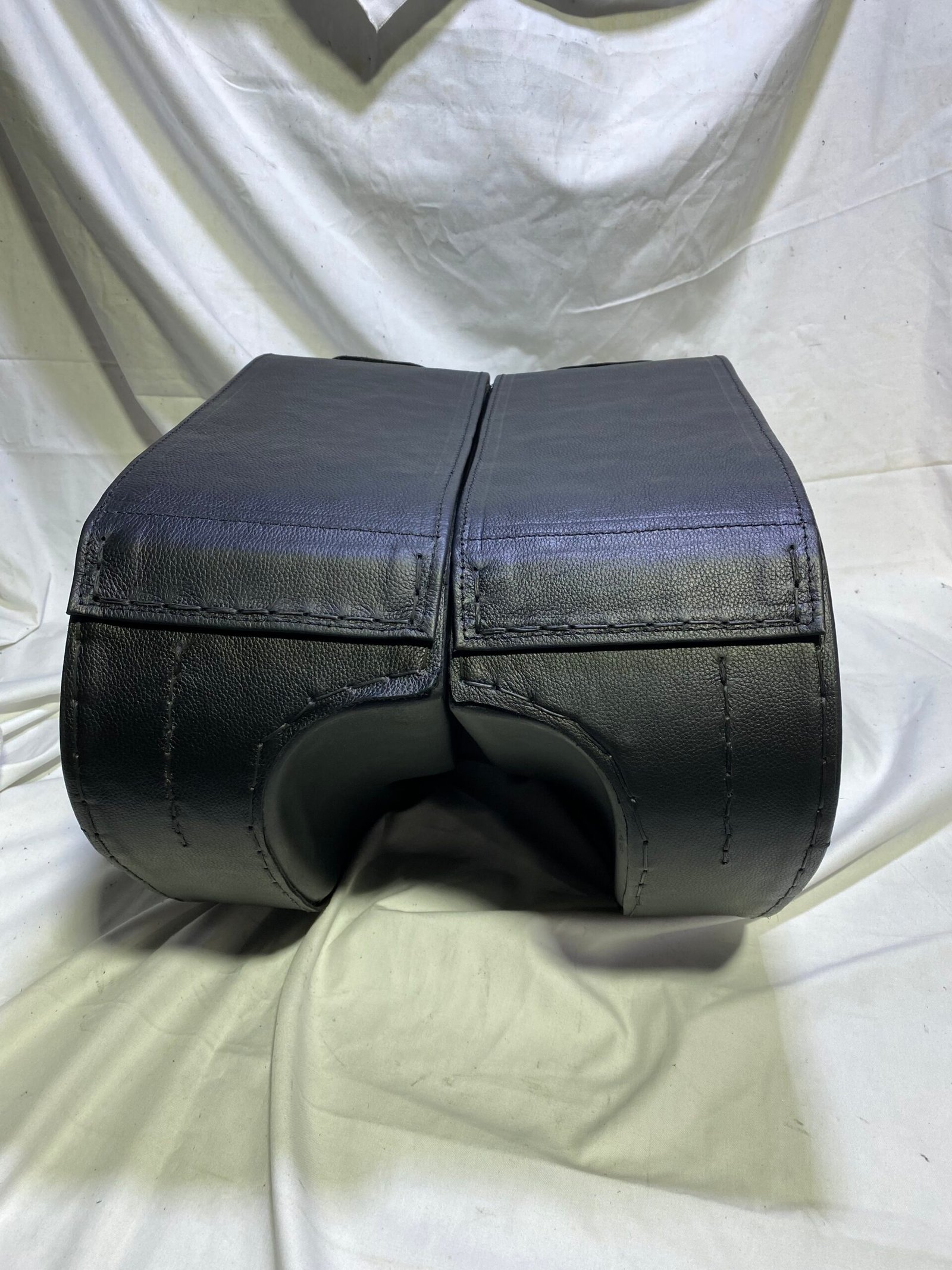 1014TD- Saddleline Harley-Davidson Dyna Fat Bob FXDF and FXDDFSE Saddlebags With Quick Detaching Mounts - Image 4