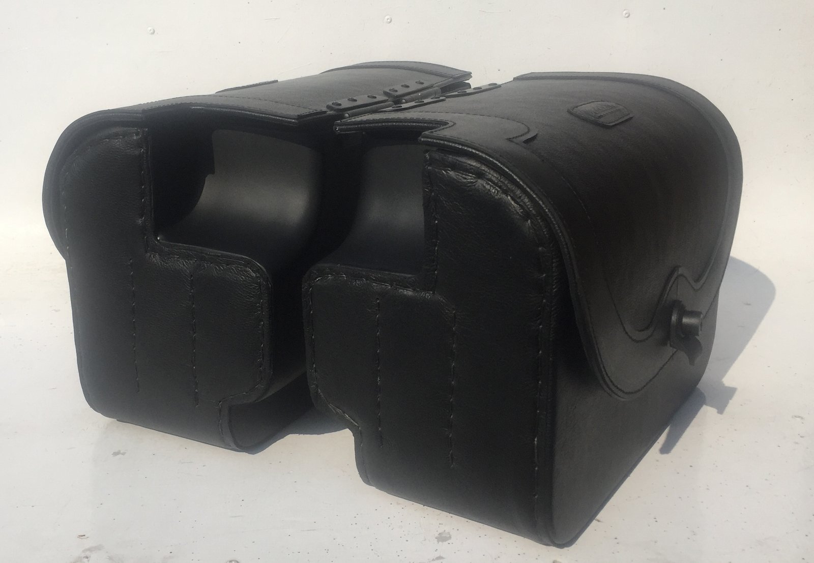 SP300L- Saddleline Harley Davidson Sportster Saddlebags For XL883C XL883R XL883L with Quick Disconnect Mounting. - Image 5