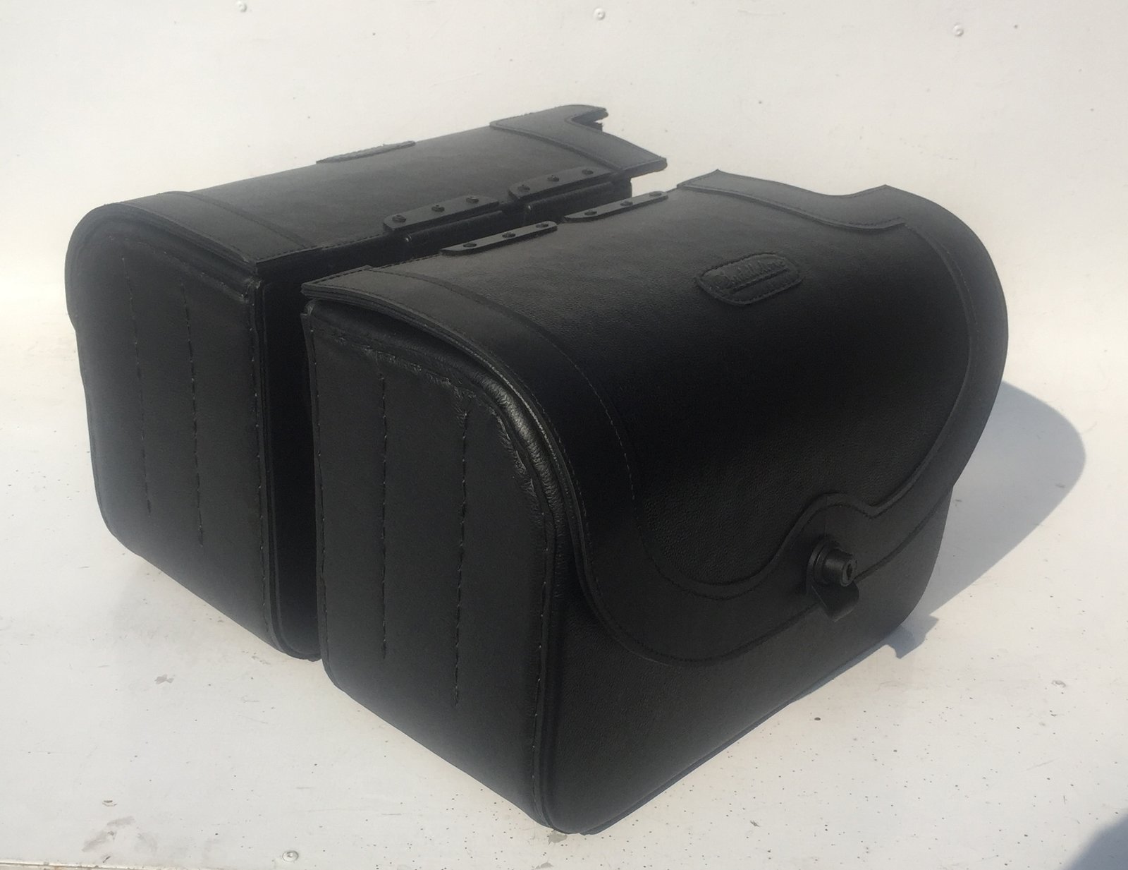 SP300L- Saddleline Harley Davidson Sportster Saddlebags For XL883C XL883R XL883L with Quick Disconnect Mounting. - Image 4