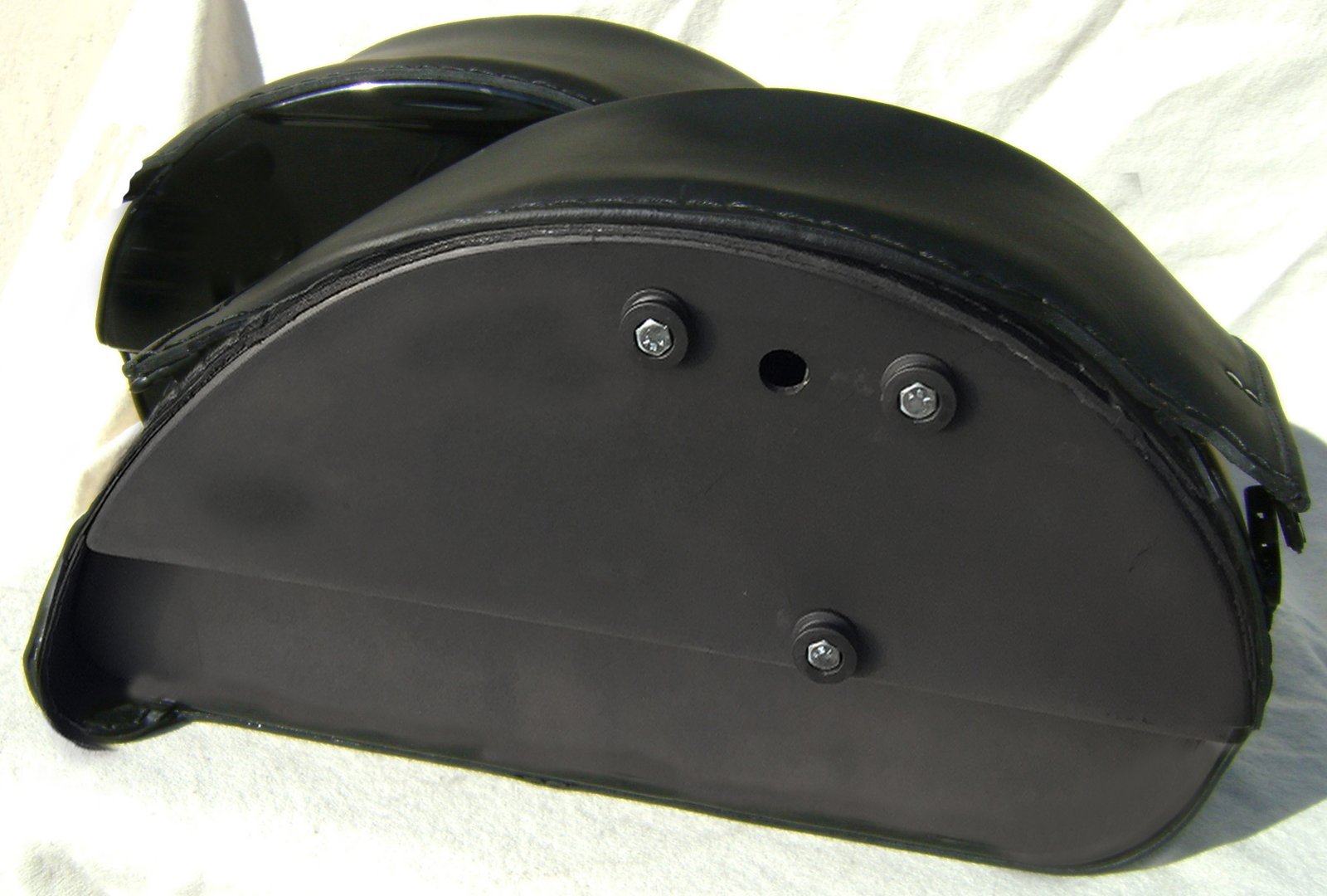20003-Saddleline Victory Gunner Leather Full Hard body Saddlebags With Quick Detachable Mounting Brackets. ( fitment to all years of Victory Gunner models ). - Image 8