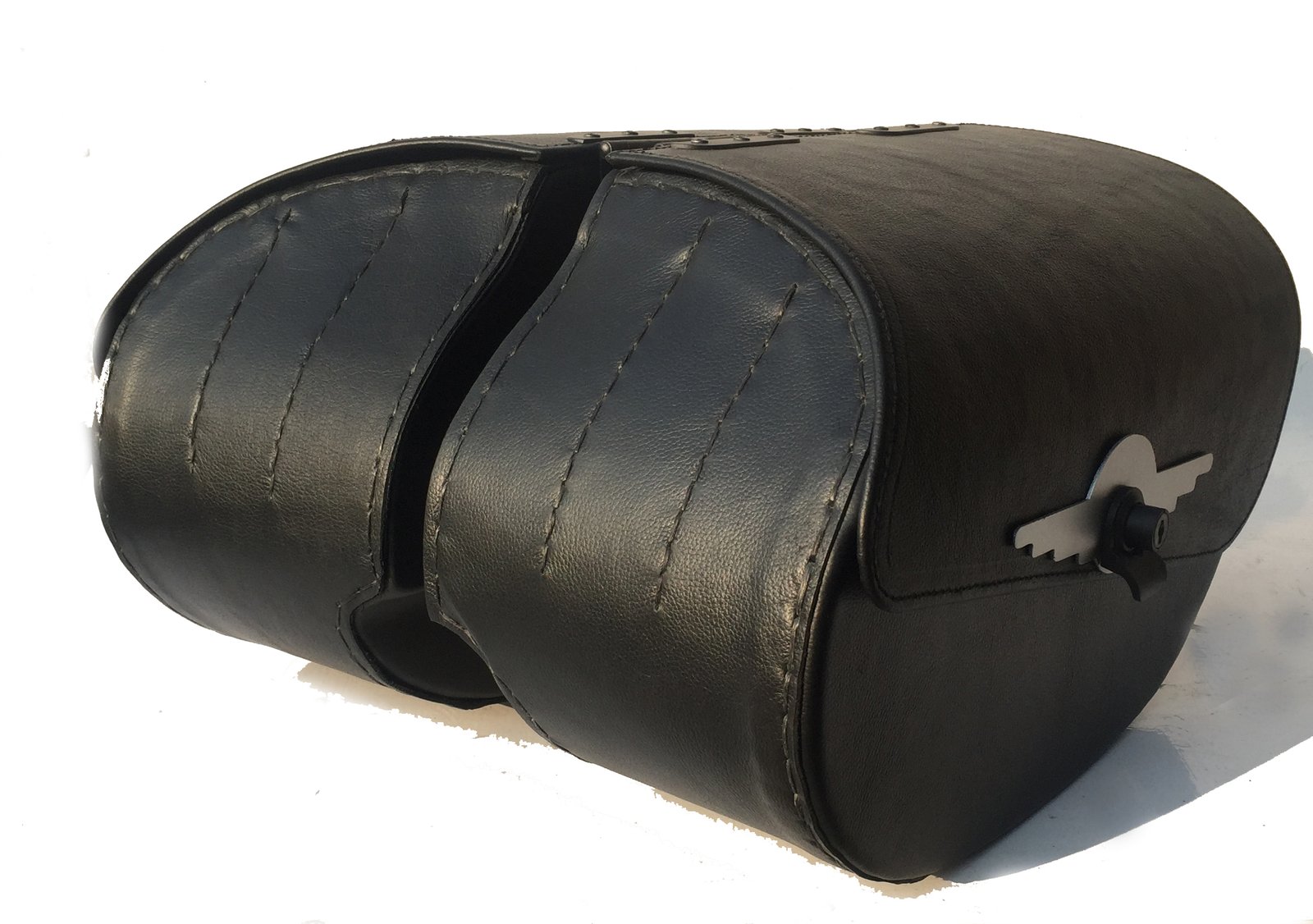 2000LK- Saddleline Victory Judge Leather Full Hard body Saddlebags With Quick Detachable Mounting Brackets. ( fitment to all years of Victory Judge models ). - Image 2