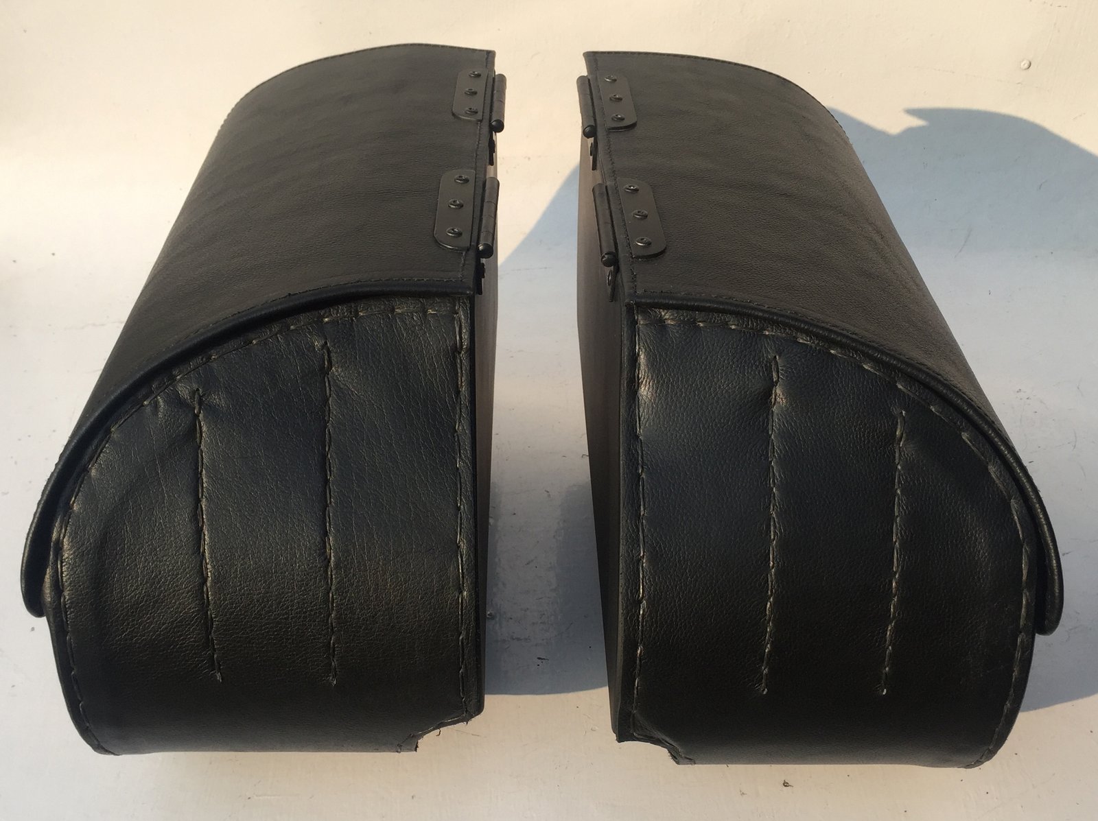 2000LK- Saddleline Victory Judge Leather Full Hard body Saddlebags With Quick Detachable Mounting Brackets. ( fitment to all years of Victory Judge models ). - Image 4