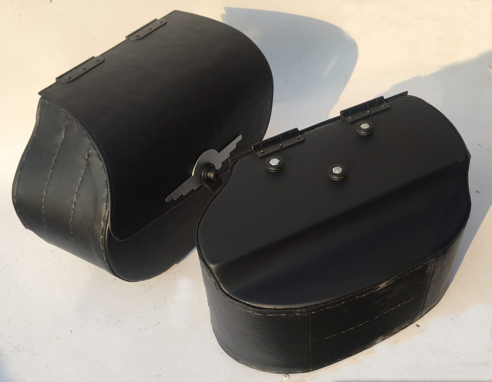 2000LK- Saddleline Victory Judge Leather Full Hard body Saddlebags With Quick Detachable Mounting Brackets. ( fitment to all years of Victory Judge models ). - Image 7