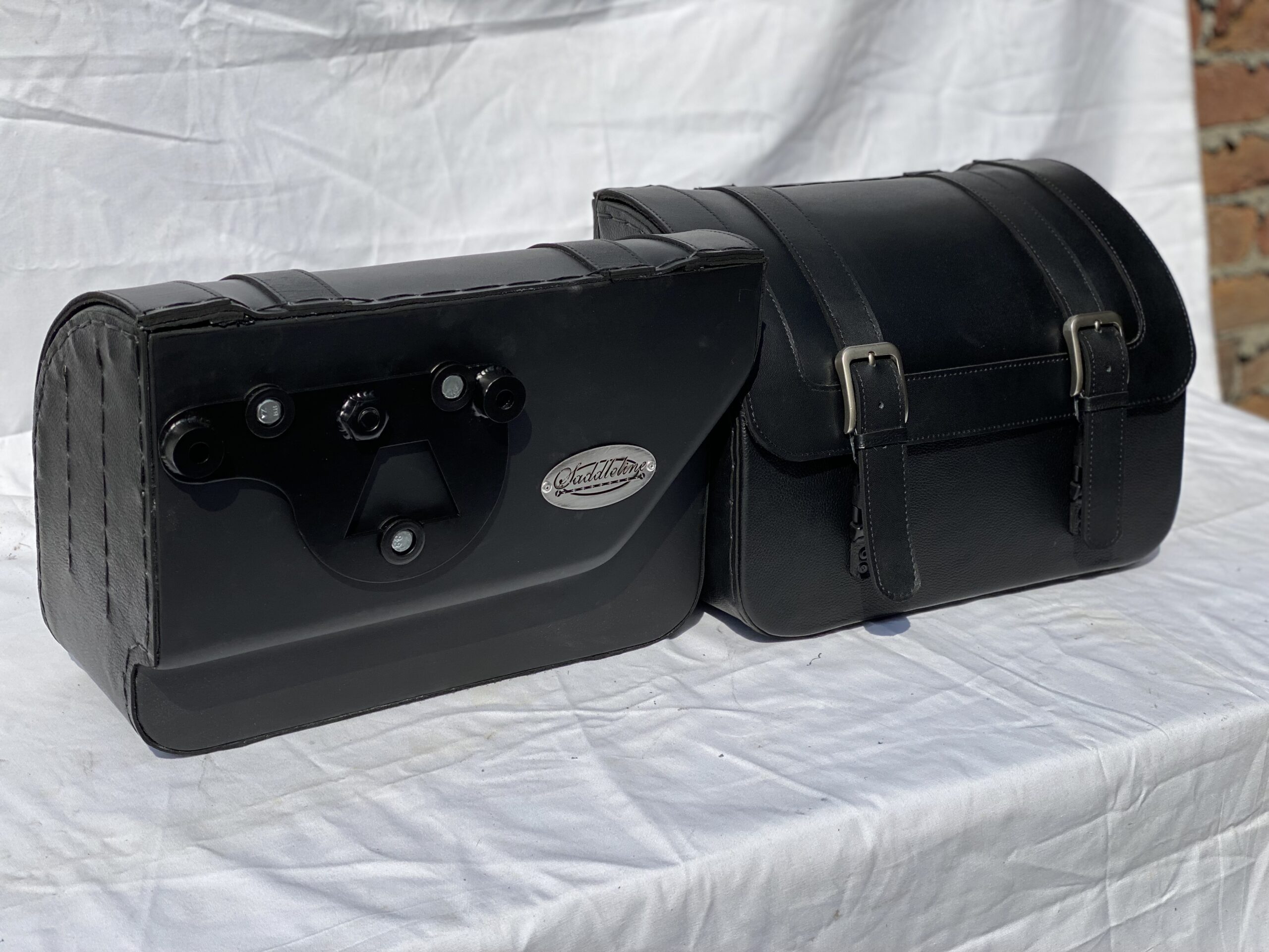 445F-Saddleline Harley-Davidson Softail Fat Boy FLFB AND FLFBS Leather Saddlebags ( 2018 to 2024) With Quick Detaching Mounts. - Image 6