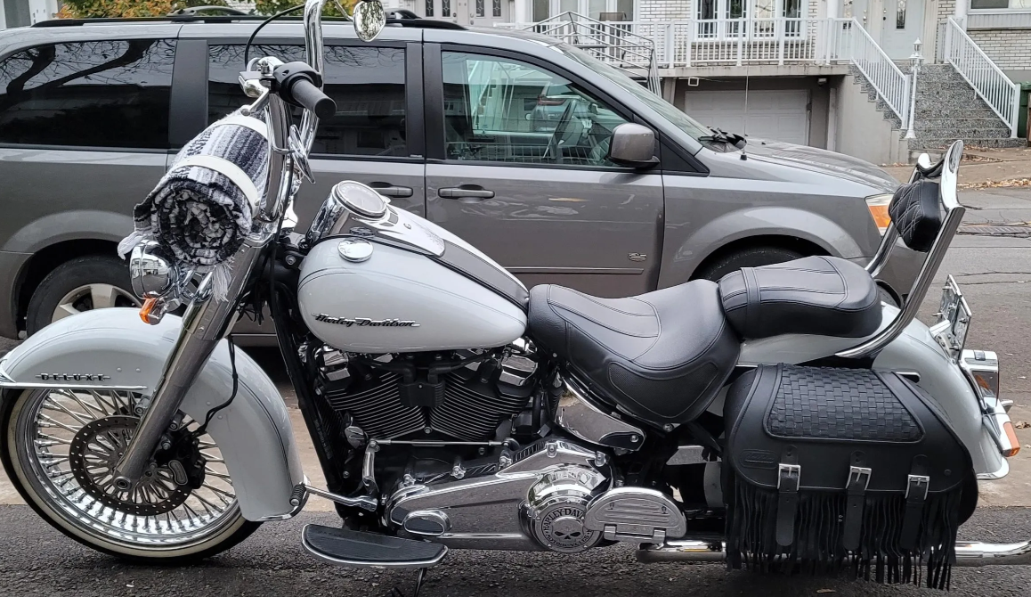 429F2-Saddleline Harley-Davidson Softail Deluxe FLD & FLDE Saddlebags With Quick Mounting.