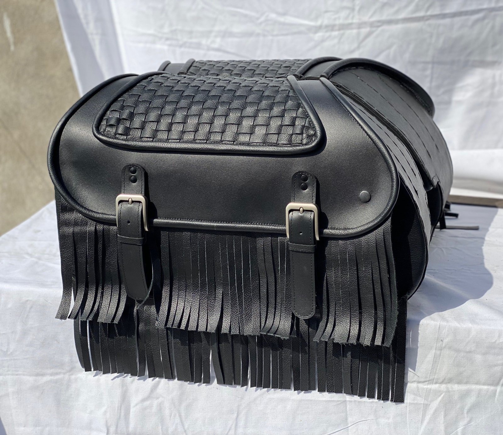 423F-FR- Saddleline Harley-Davidson Softail Deluxe FLSTN Saddlebags With Quick Detaching Mounting. - Image 3