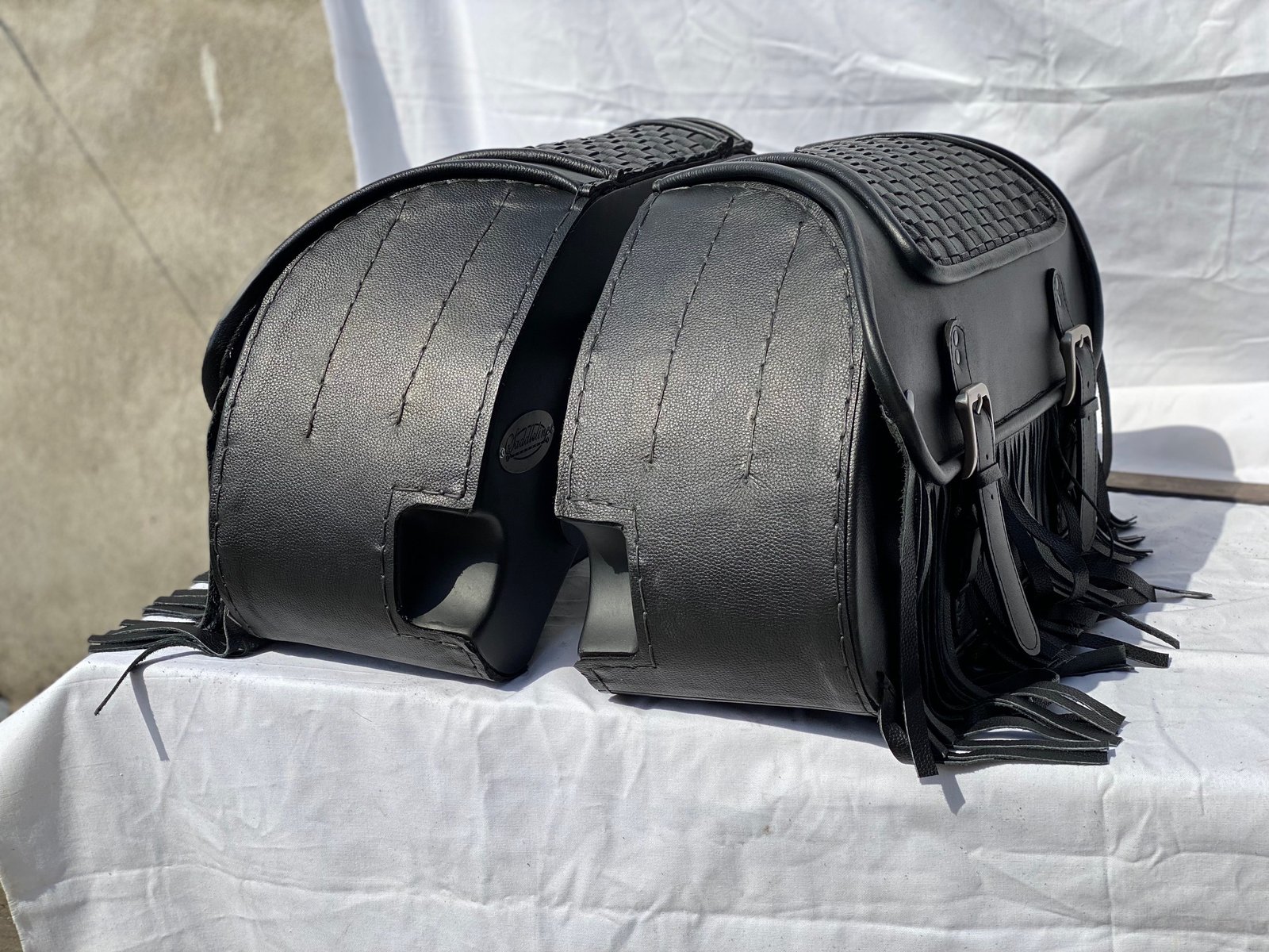 423F-FR- Saddleline Harley-Davidson Softail Deluxe FLSTN Saddlebags With Quick Detaching Mounting. - Image 4