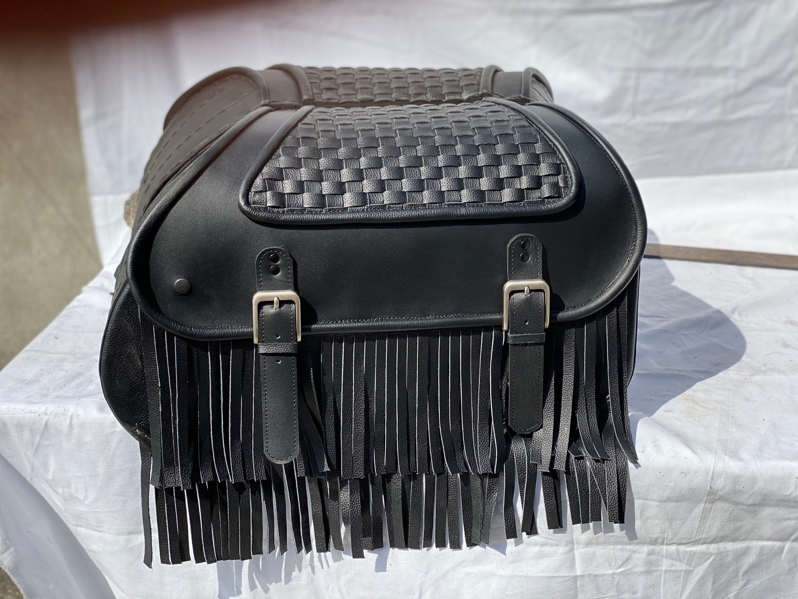 423F-FR- Saddleline Harley-Davidson Softail Deluxe FLSTN Saddlebags With Quick Detaching Mounting. - Image 2