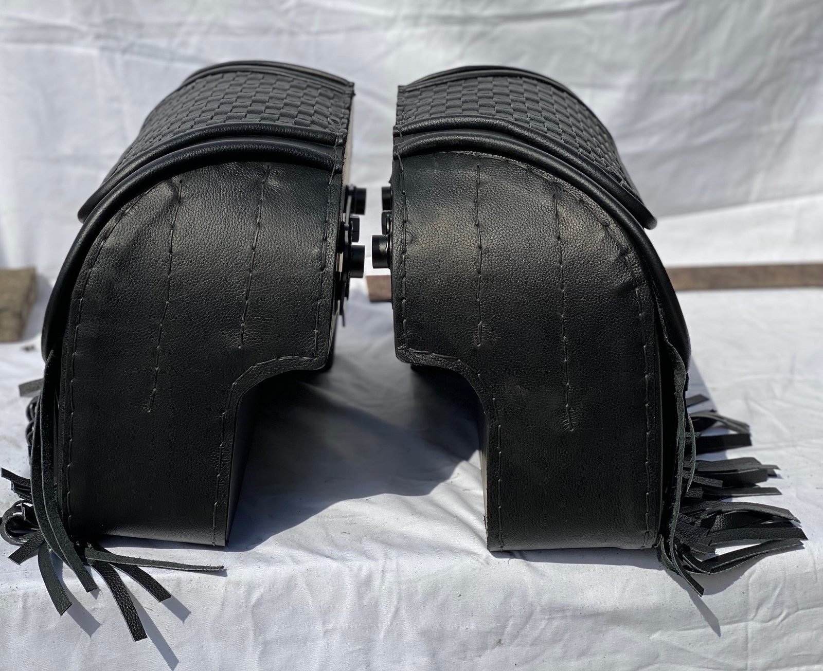 429F2-Saddleline Harley-Davidson Softail Deluxe FLD & FLDE Saddlebags With Quick Mounting. - Image 7