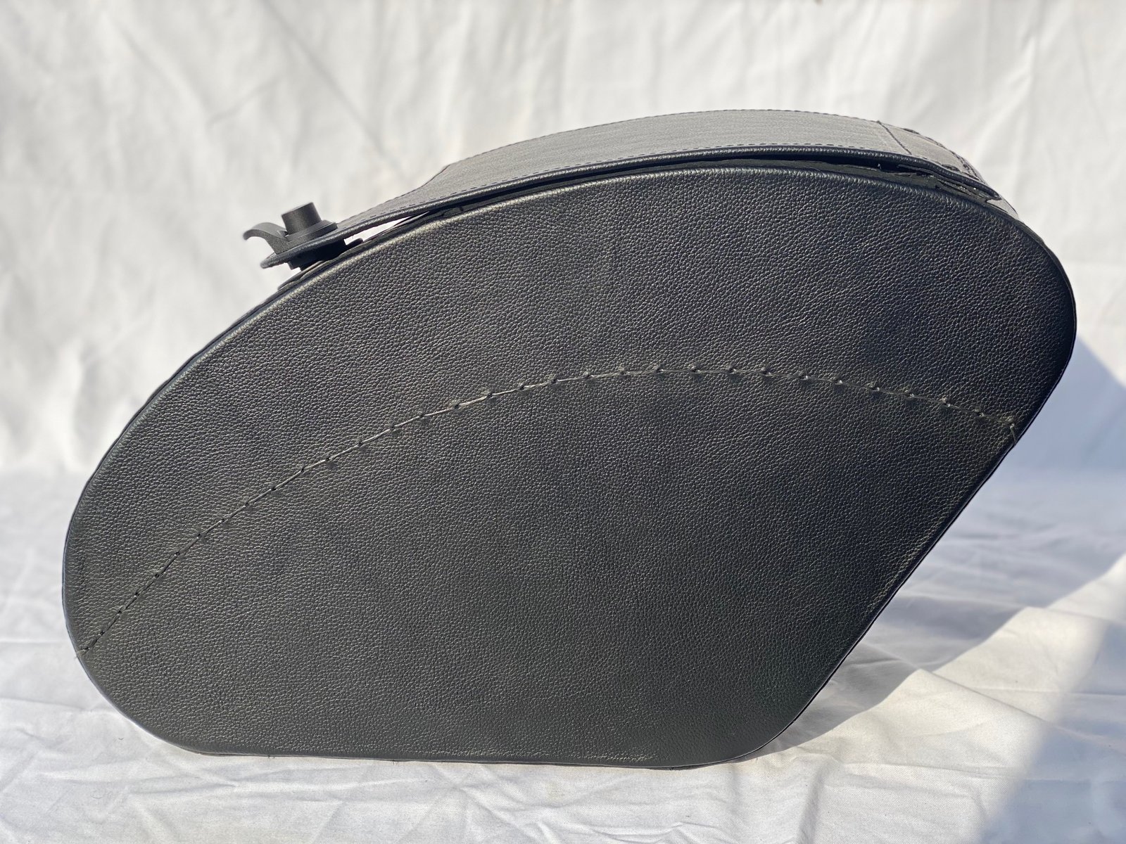 422F2B-Saddleline Harley_Davidson Softail Slim FLS AND FLSS Saddlebags Locking With Quick Detach Mounts. 2012-2017