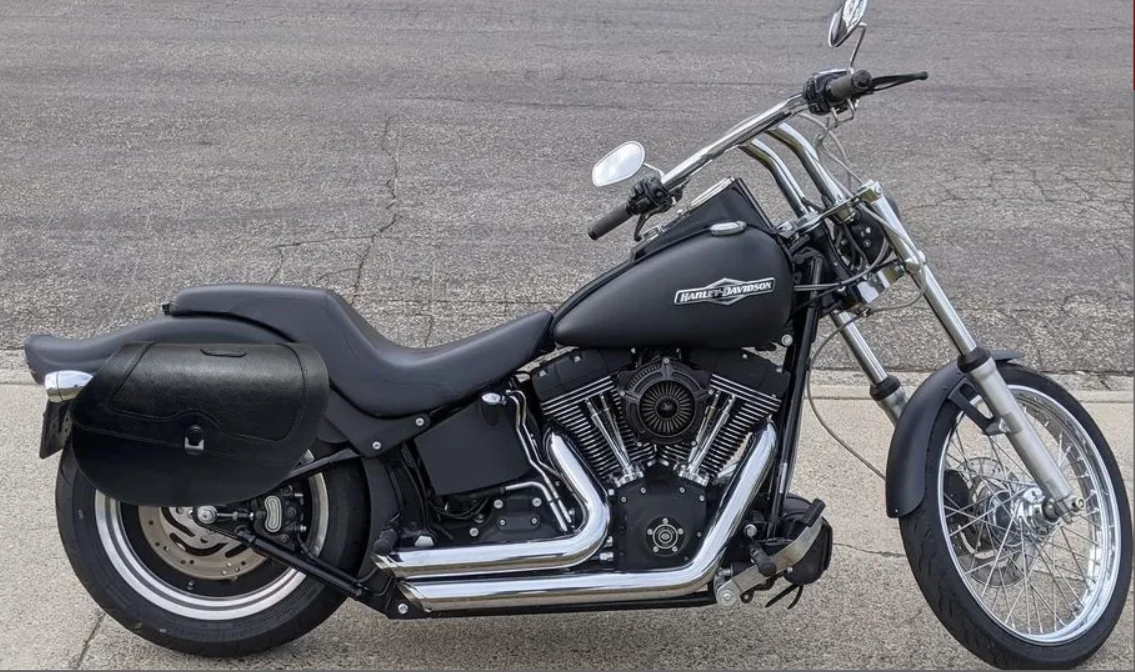 577L- Saddleline Harley-Davidson FXSTB Softail Night Train saddlebags with Quick Mounting hardware.