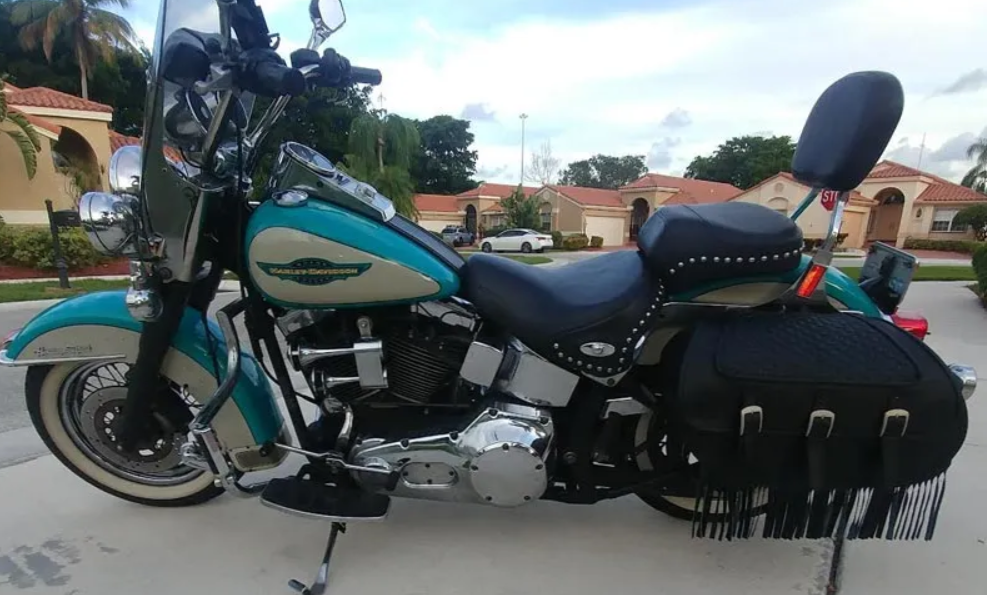 707F- Saddleline Harley-Davidson FLSTC Heritage Classic saddlebags With complete Mounting. - Image 2
