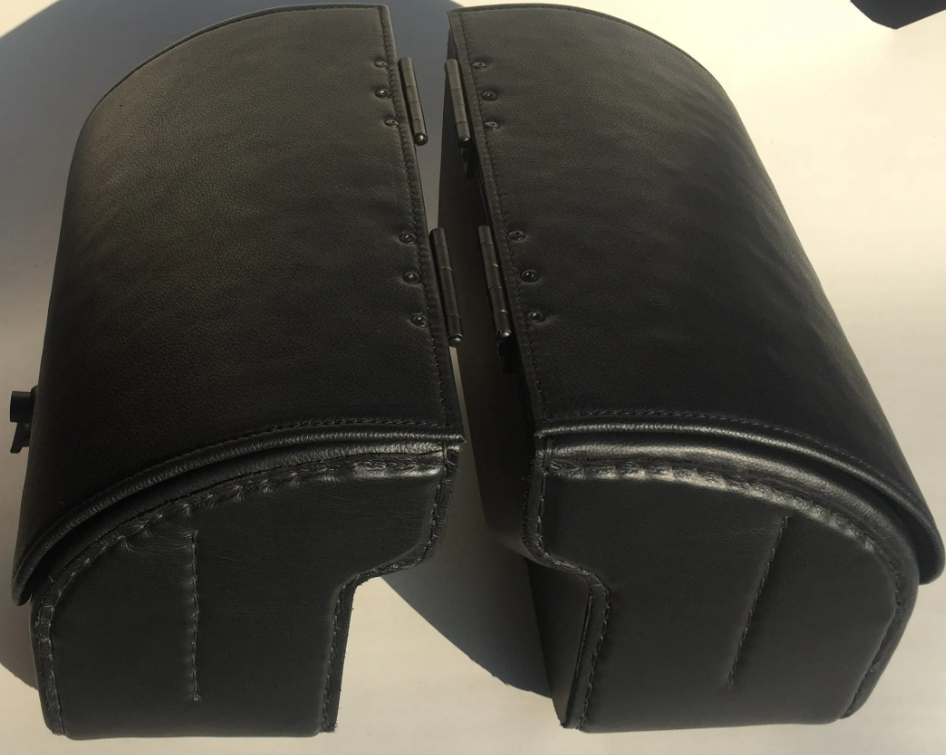 518L- Saddleline Indian Chief Bobber Dark Horse Saddlebags in Leather & Hard Body With Quick detach mounting Brackets. - Image 5