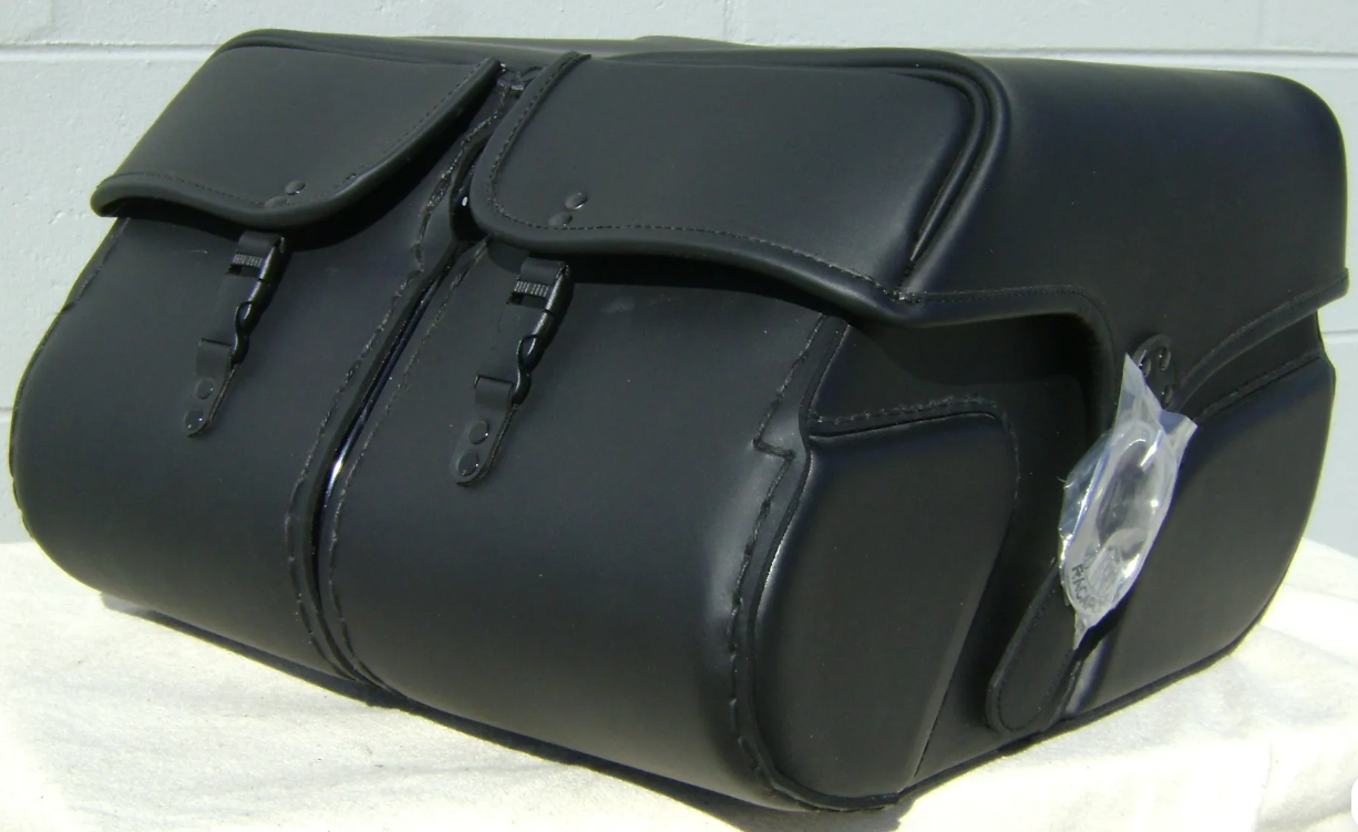 33-RD800- Yamaha Roadliner saddlebags with Quick Detach Mounting Hardware - Image 3